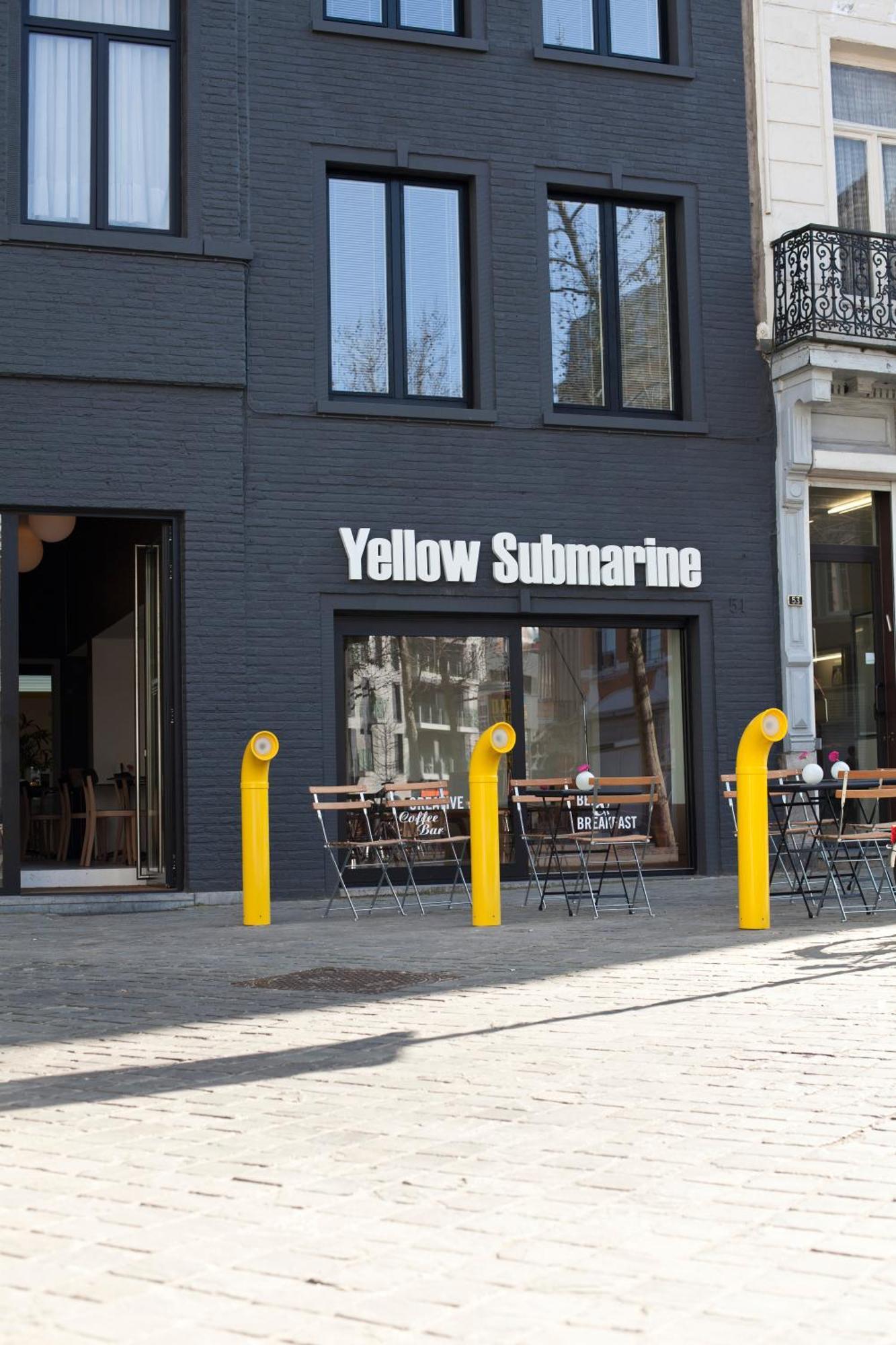 B&B Yellow Submarine Antwerpen Exteriör bild